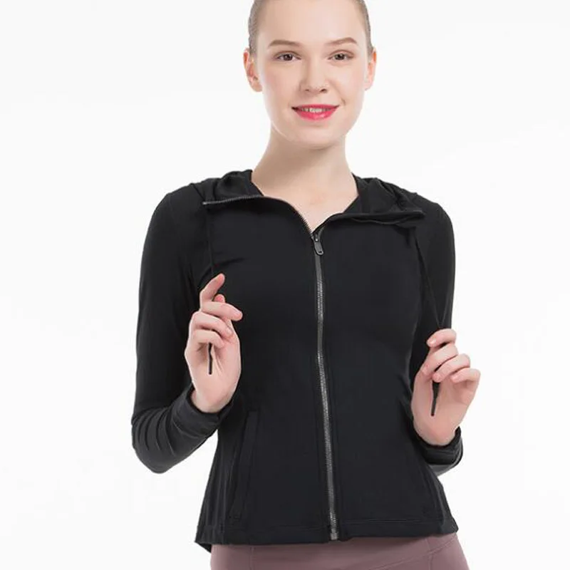 Женская ветрозащитная быстросохнущая куртка с капюшоном |