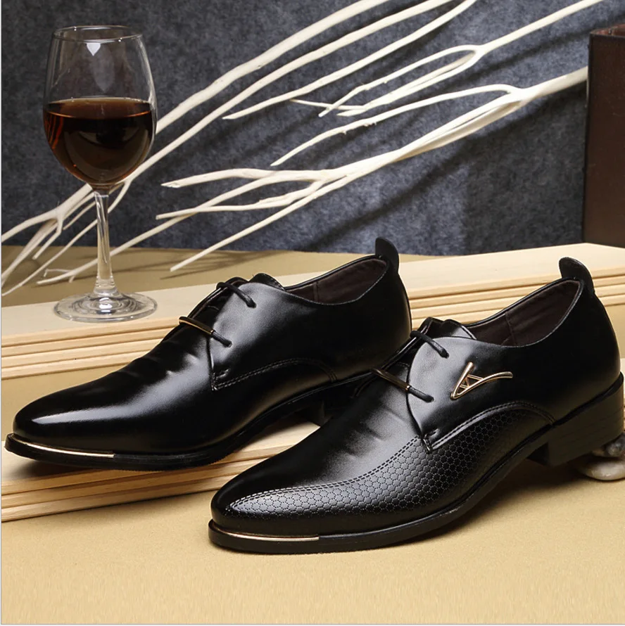 Осенняя обувь деловые модельные кожаные туфли мужские с острым носком |