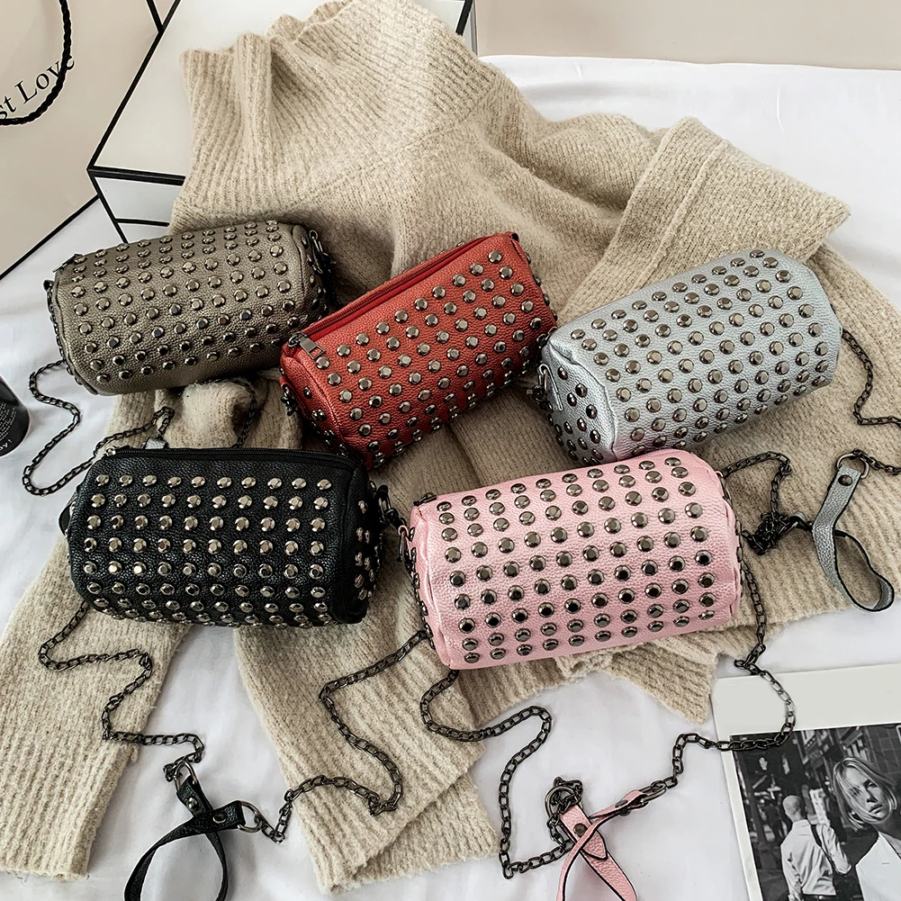 

Молодежная Женская Фотосумка в стиле панк, женская сумка через плечо с заклепками и цепочкой, Повседневная сумка-мессенджер из искусственн...