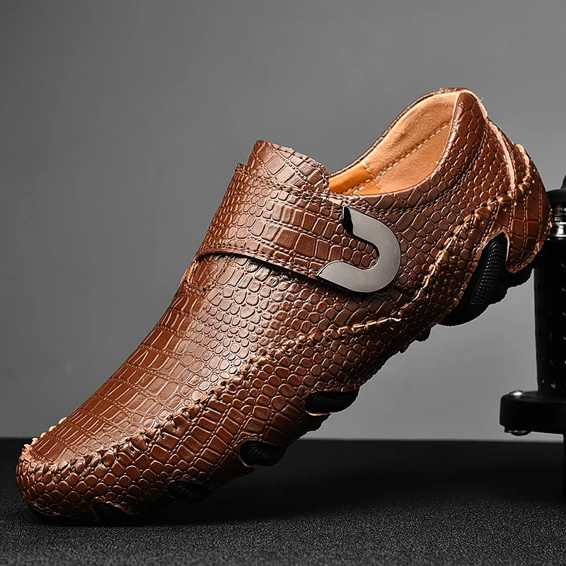 

Autumn New Crocodile Pattern Men Shoes Husband Casual Loafers Leather Hasp For Man Slip-on Business Flats Fashion Brown 2021