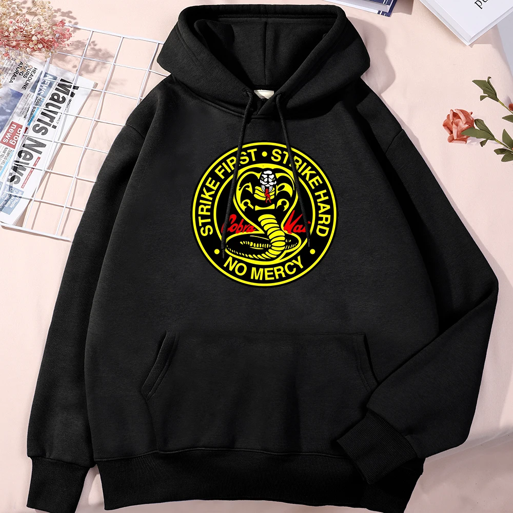 

Hoody Cobra Kai Printing New Autumn Warm Men Hooded Hoodies Oversized Harajuku Men Sweatshirt Street Fashion Punk Male Pullover