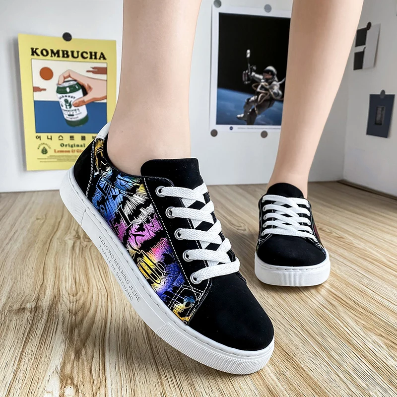 

Fashion Canvas Shoes For Men And Women Lace-Up Low Top Female Running Shoes 2021 Spring Comfortable Colorful Trendy Sneakers
