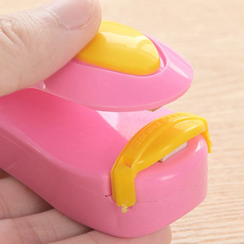 Portable Bag Clips Handheld Vacuum Sealer Mini Electric Heat Plastic Bag Sealing Household Machine Food Saver Bags Package