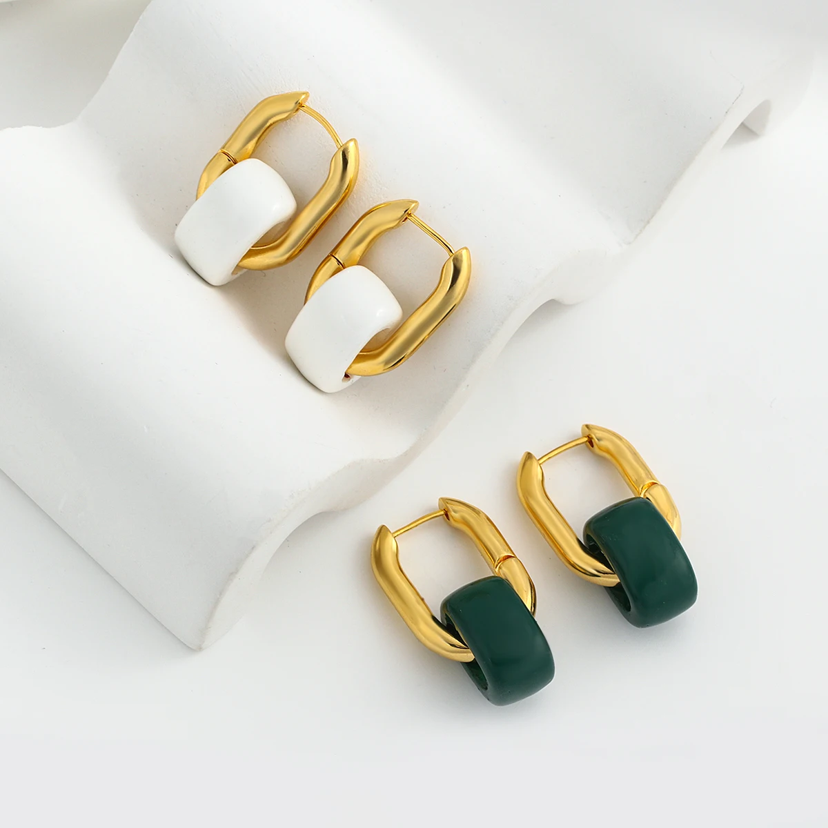 

AENSOA Trendy White Green Ceramic Stone Geometric Hoop Earrings for Women Gold Color Metal Earrings Minimalist Jewelry 2022