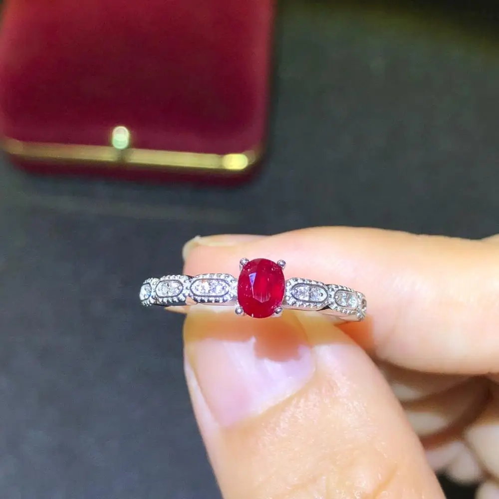 Кольцо из серебра 925 пробы с красным Рубином инкрустированным натуральным