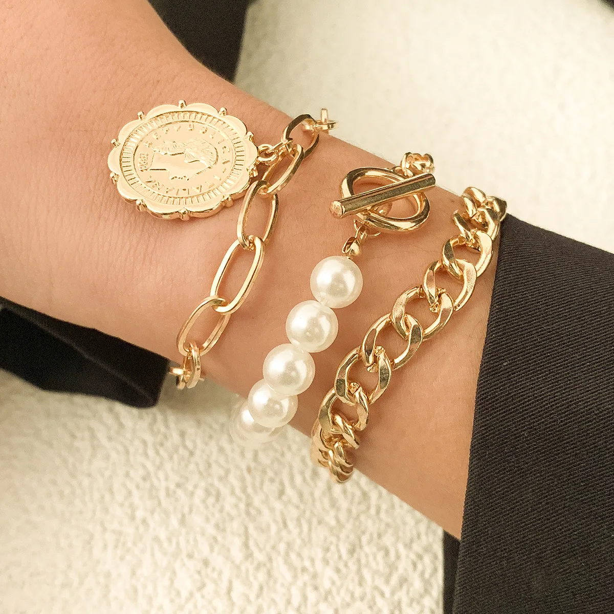 

Vintage Portrait Engraved Pendant Bracelet Women's Boho Imitation Pearl Beaded Chain Charm Bracelets Girl Romantic Jewelry