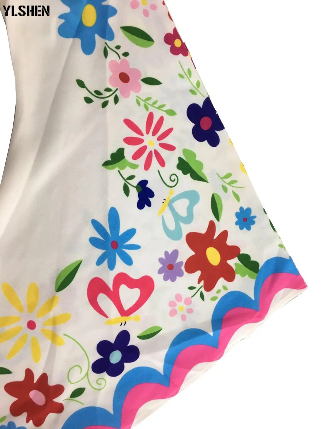 Женское длинное платье в африканском стиле белое с бабочкой и принтом виде