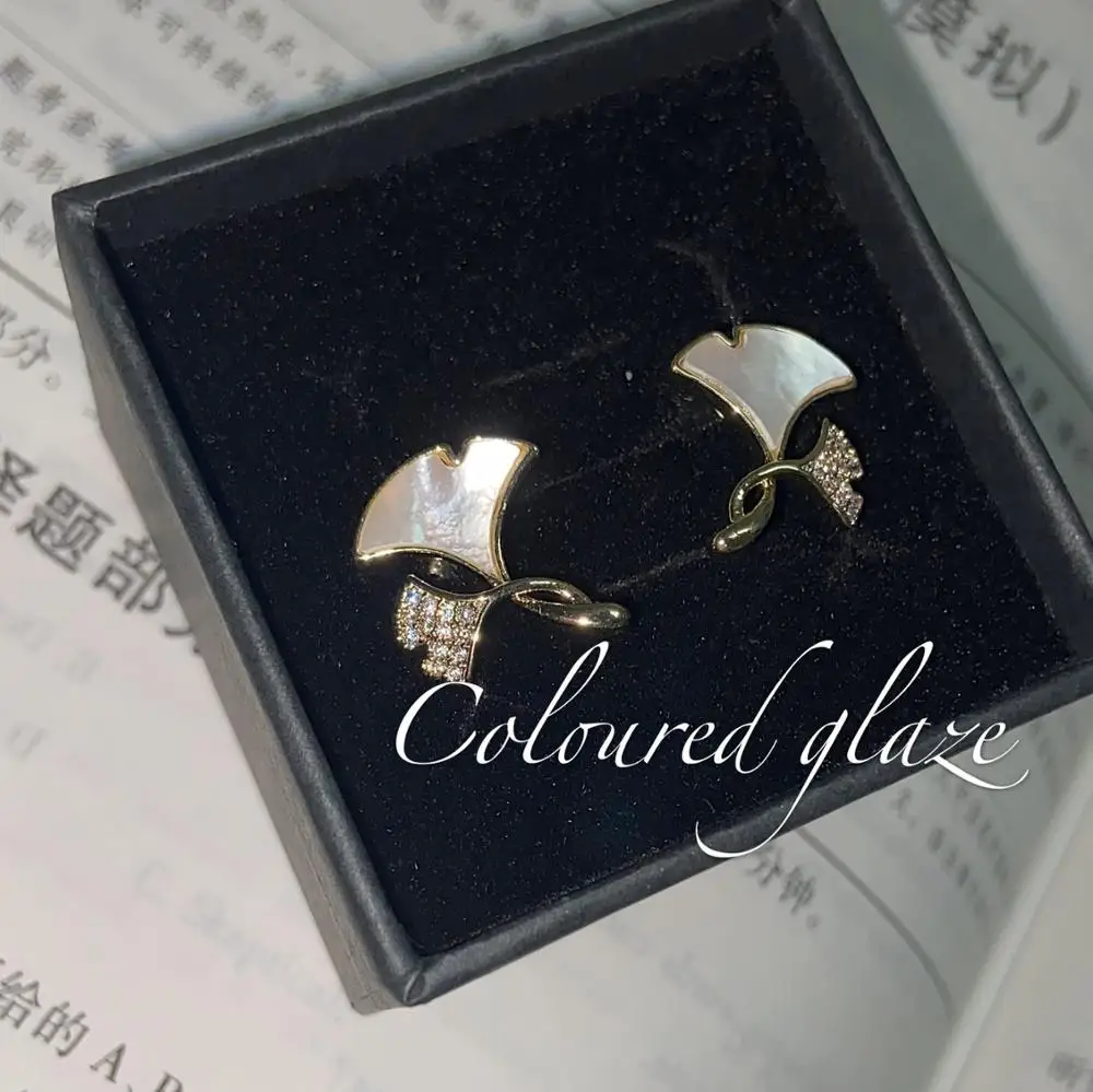 

Anime Love and Producer Victor Bai Qi Men Women Pendant Ginkgo Earrings Take Photo Props Xmas Gifts Cosplay