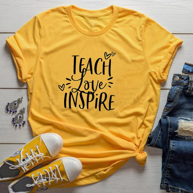 Женская футболка с надписью Teach Love Inspire для учителя положительным лозунгом
