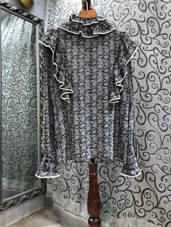 

2021 early spring new women's round neck layered ruffle stitching ball and ball border printing top 102