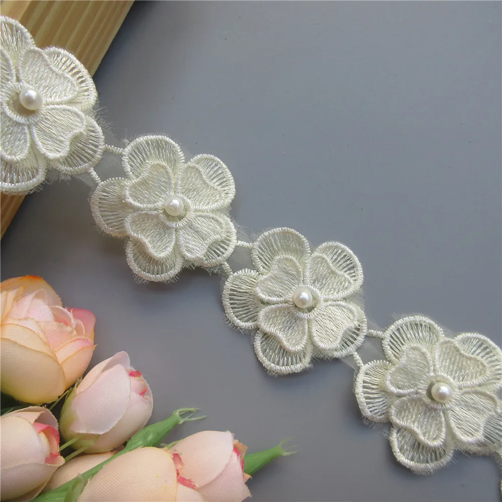 Кружевная лента бежевого цвета с жемчугом вышитыми цветами 4 5 см | Дом и сад