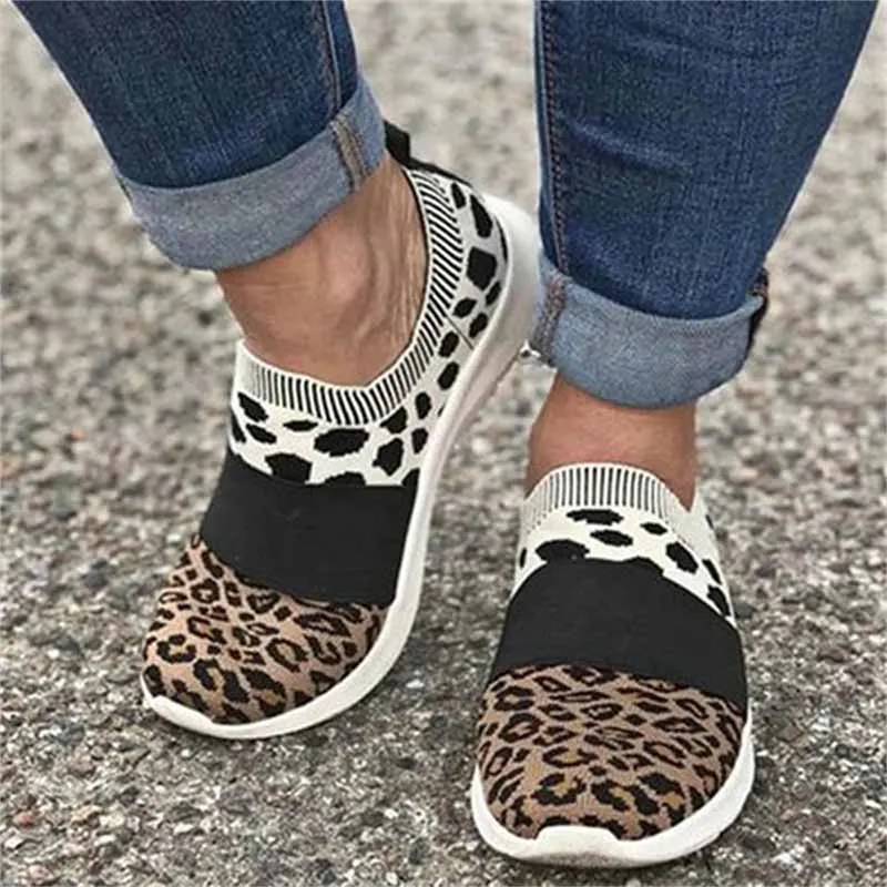

Женские кроссовки с леопардовым принтом, дышащие мягкие кроссовки на плоской подошве, повседневная обувь для бега и прогулок, большие разме...
