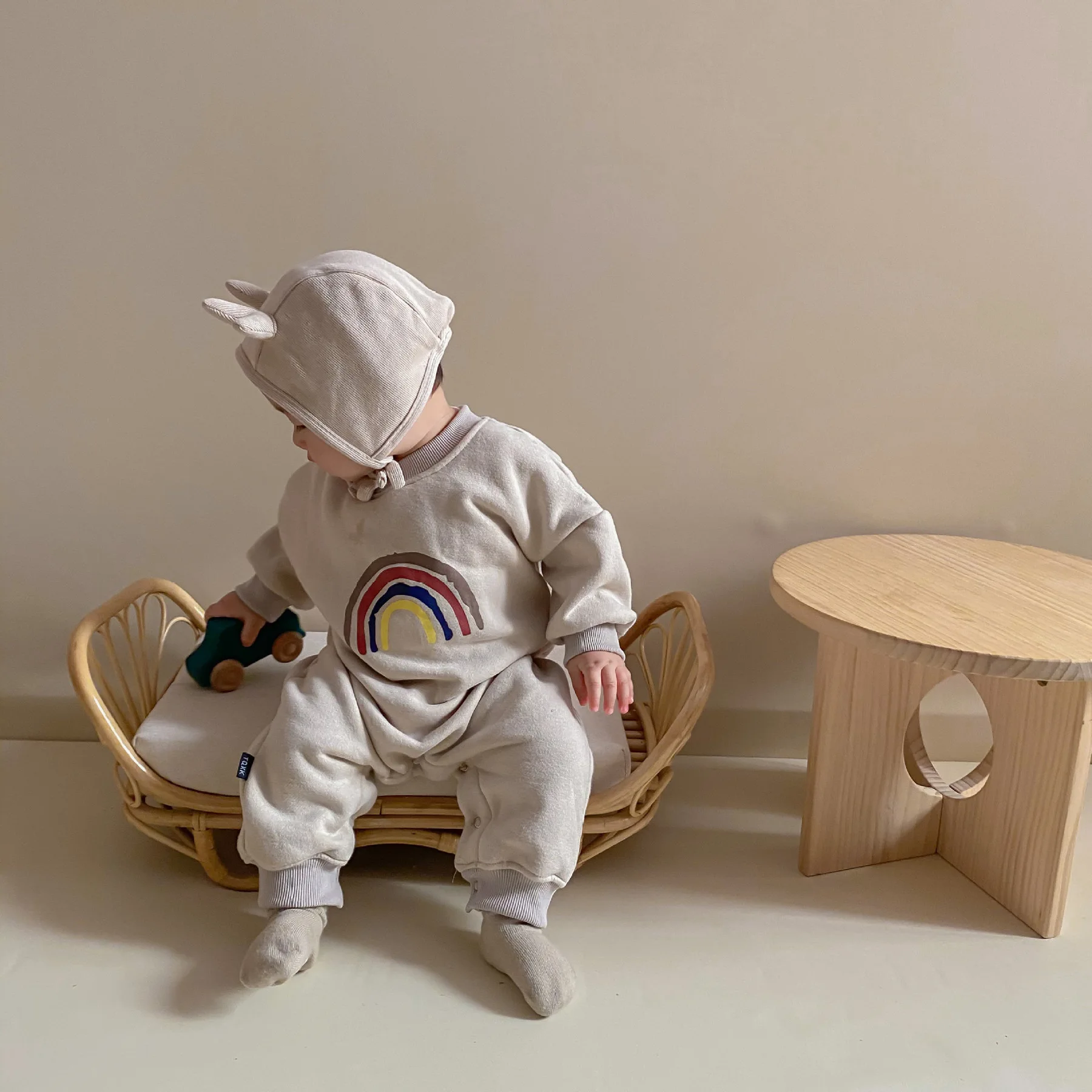 

Autumn Winter Long Sleeve Jumpsuit Clothing New Baby Beige Rainbow Print Pattern Romper Korean Casual Elastic Waist Baby Romper
