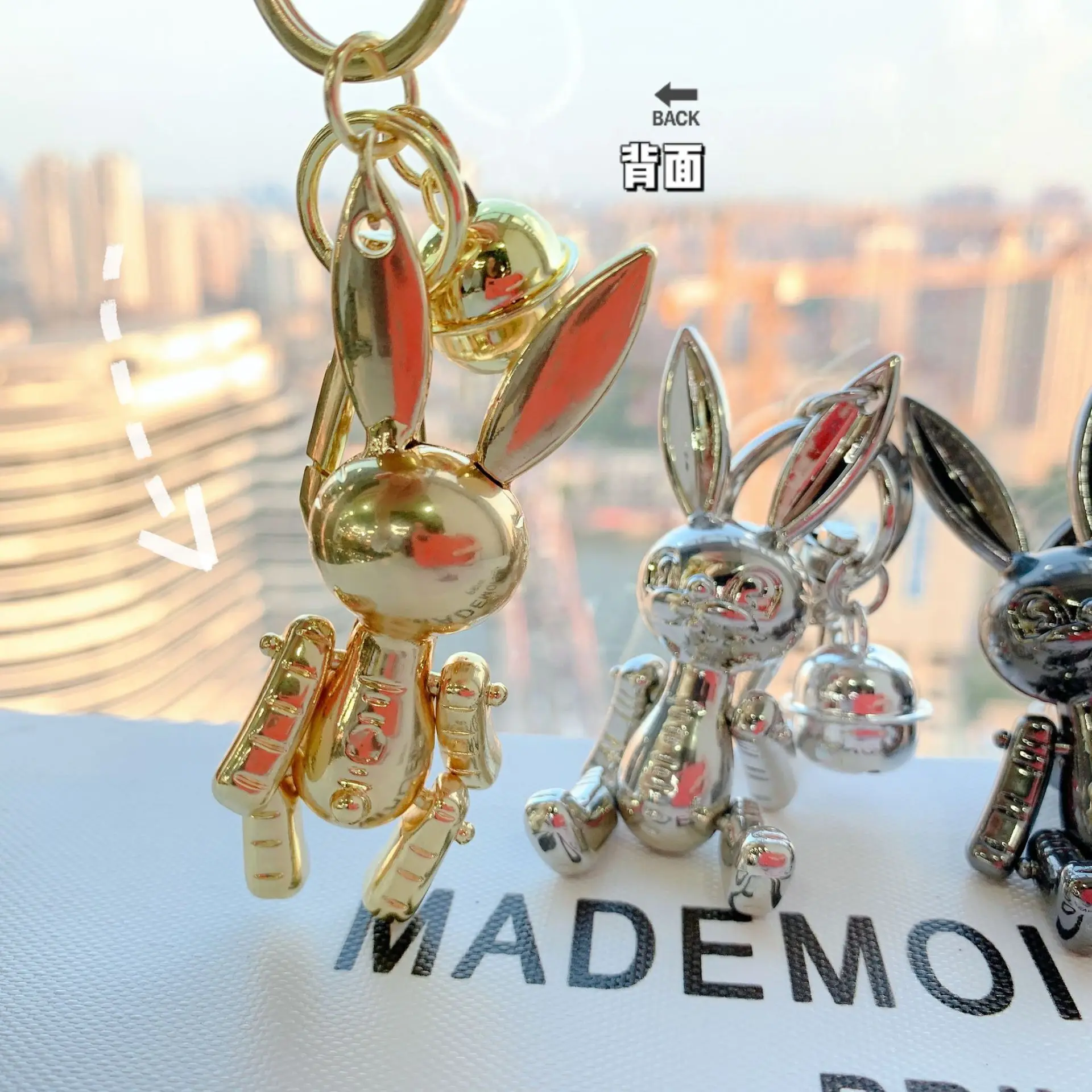 Ключница из серии Creative Rock Rabbit для сумки школьника с металлическим модным брелоком, подходящая для вашего магазина со стендами для игрушек.