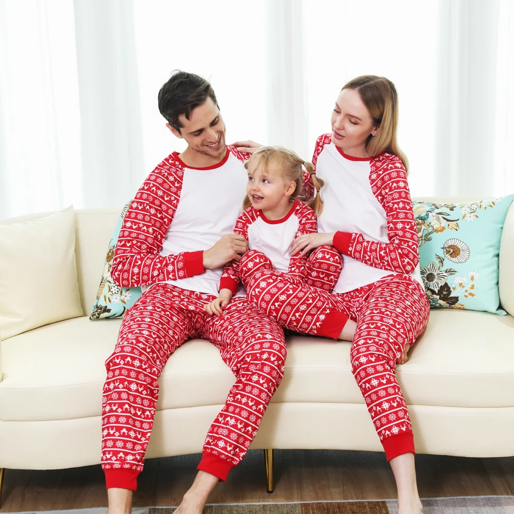 

2021 Winter Family Pajamas Set Christmas Family Matching Outfits Red Soft Sleepwear Mommy And Me Clothes Family Look Nightwear