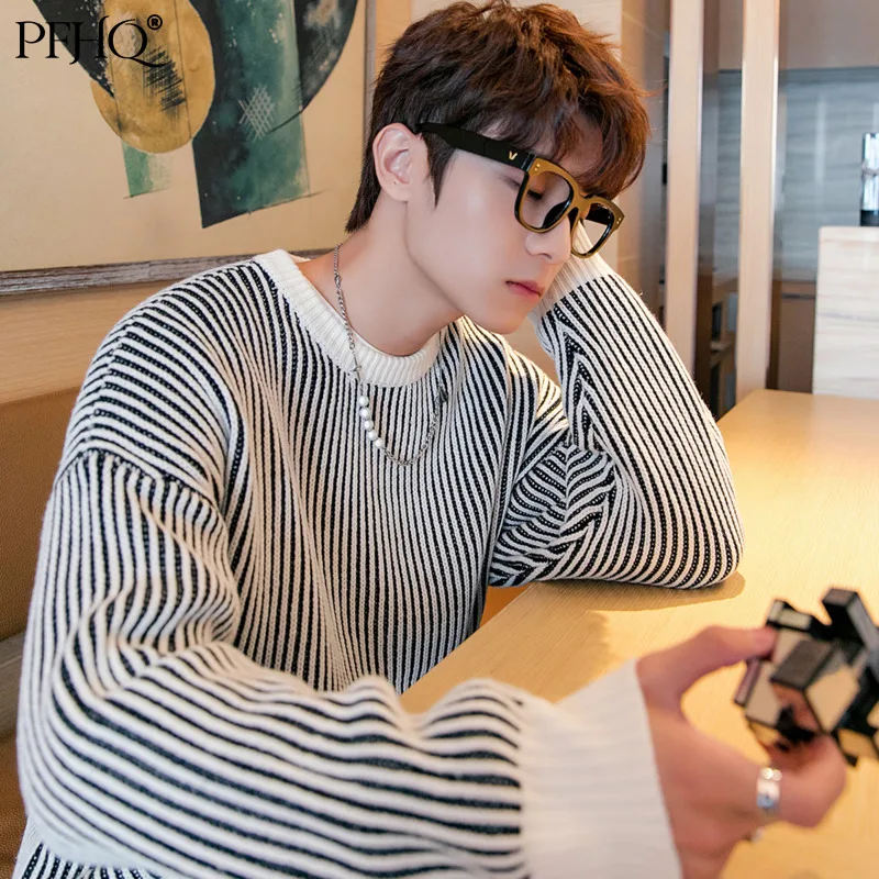 

PFHQ 2021 New Men's Fashion Loose Pullover Stitching Striped Round Neck Casual Popular Knitted Sweater Autumn And Winter 21E5931