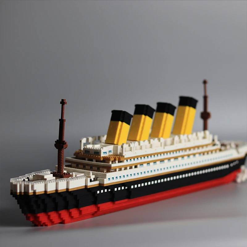 

PZX 9914 Movie Titanic Big Cruise Ship Boat 3D Modle 3800pcs DIY Mini Diamond Blocks Bricks Building Toy for Children no Box