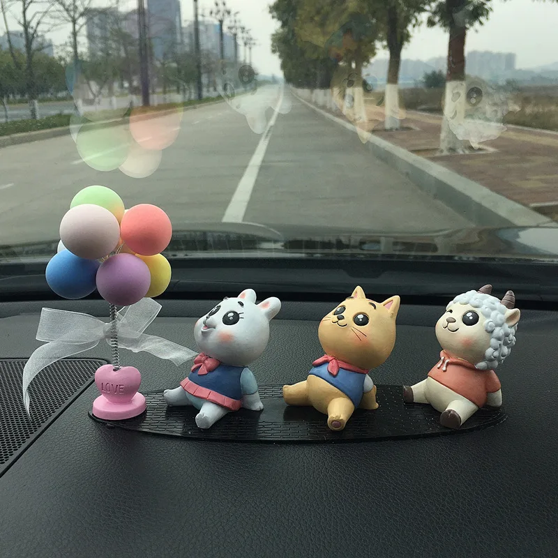

Looking up at ornaments home living room ornaments resin car cake small animal ornaments