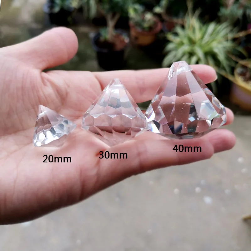 Хрустальная подвесная люстра с подвеской в виде призмы ограненный шар