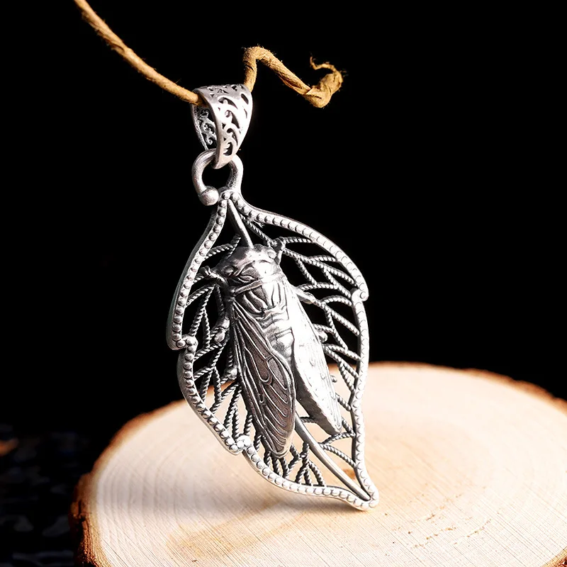 Кулон в виде цикады и листьев из серебра 925 пробы|Ожерелья| |