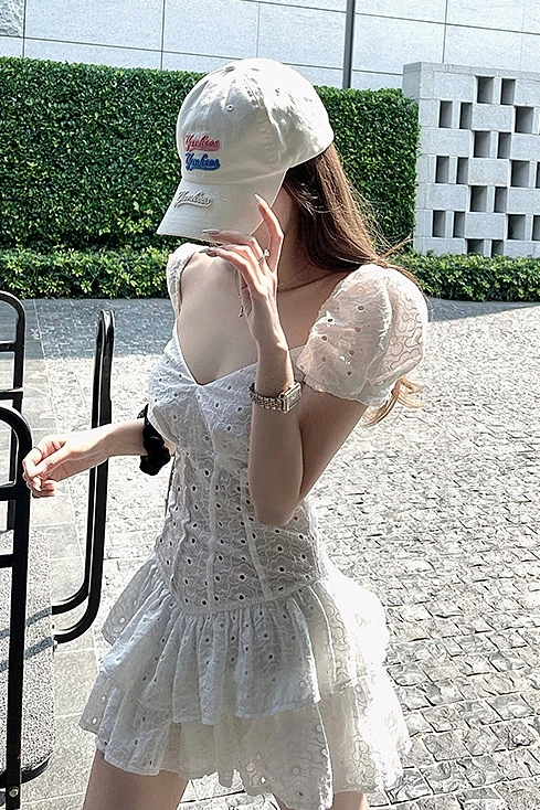 

Women White Patchwork Ruffles Lace Hollow Dress New Square Neck Short Puff Sleeve Slim Fit Fashion Tide Summer 2021 C983