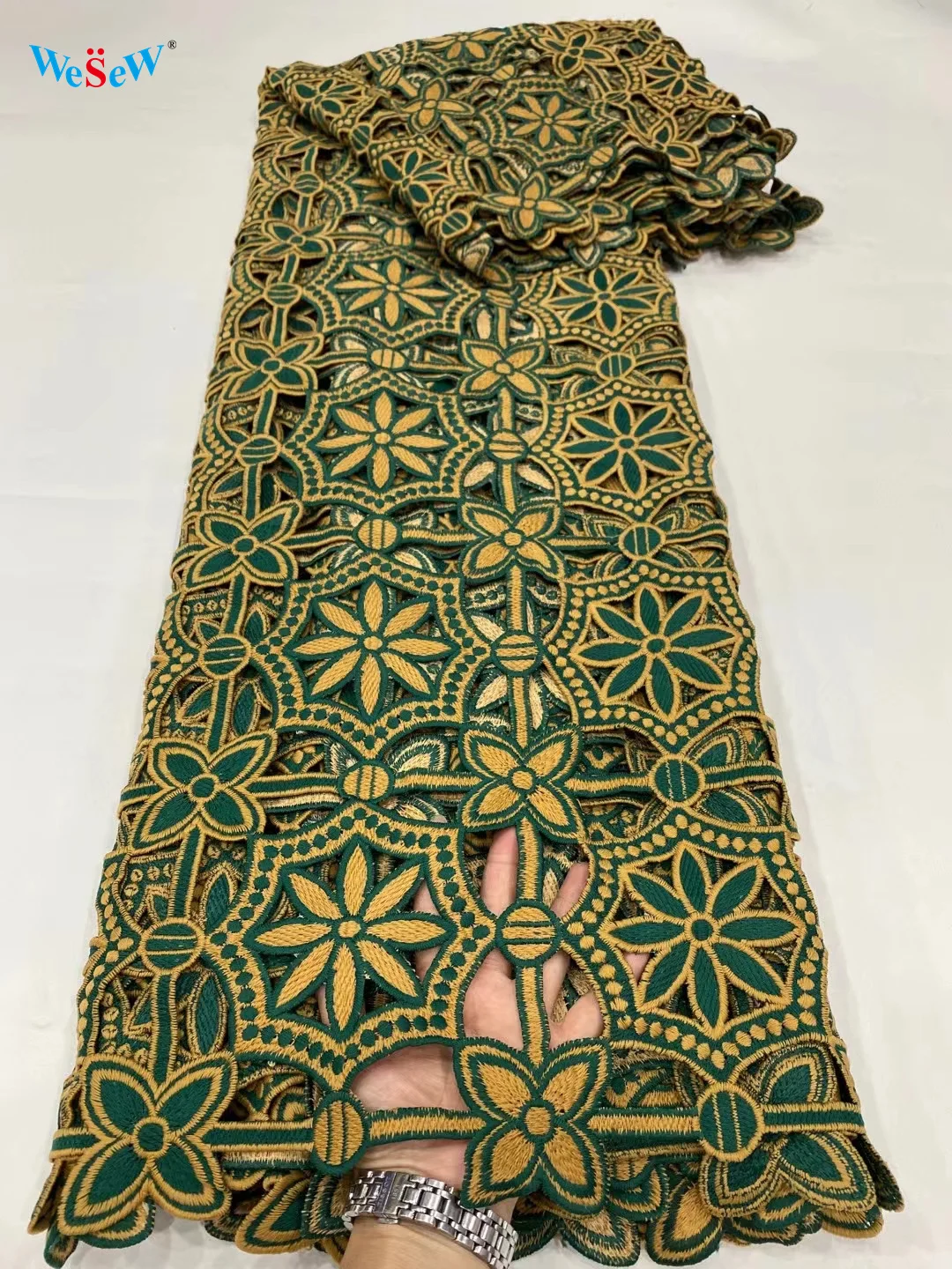 

Золотистый + зеленый африканский гипюр, кружевная ткань, хорошее качество, вышитая Водорастворимая кружевная ткань для вечерние ринки/свад...