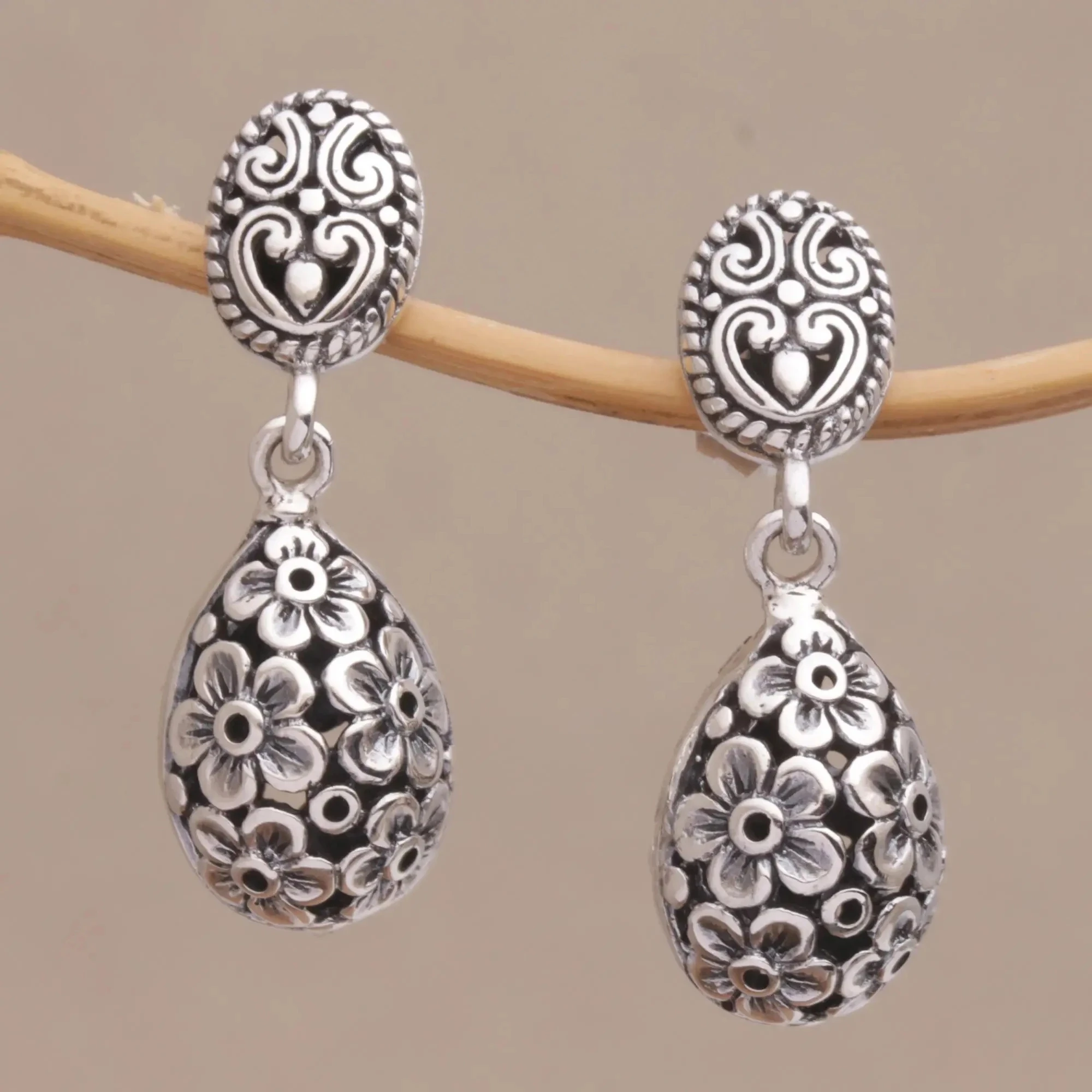 

Elegant Rose Flower Silver Color Dangle Earrings For Women Contemporary Metal Jewelry Romantic Floral Pattern Water Drop Earring
