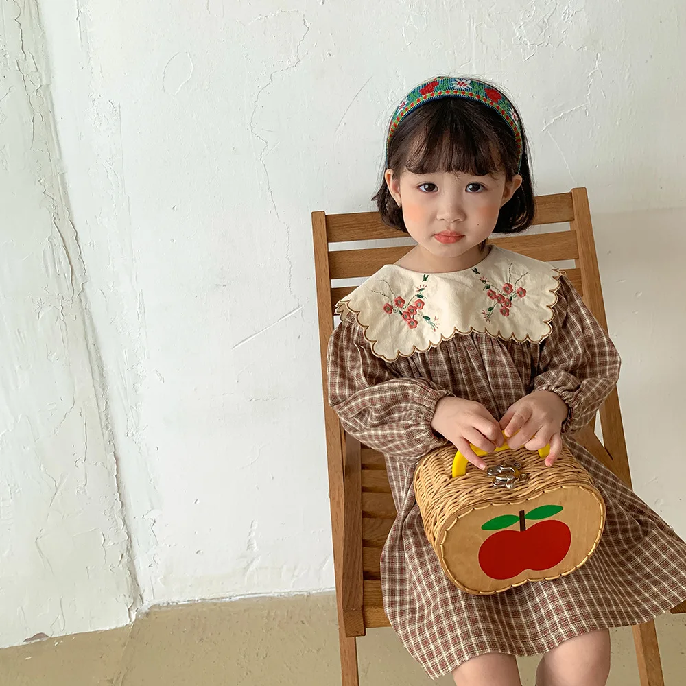 

2021 Korean Autumn New Girl Clothes Baby Foreign Style Cotton Embroidery Flower Retro Long Sleeve Dress