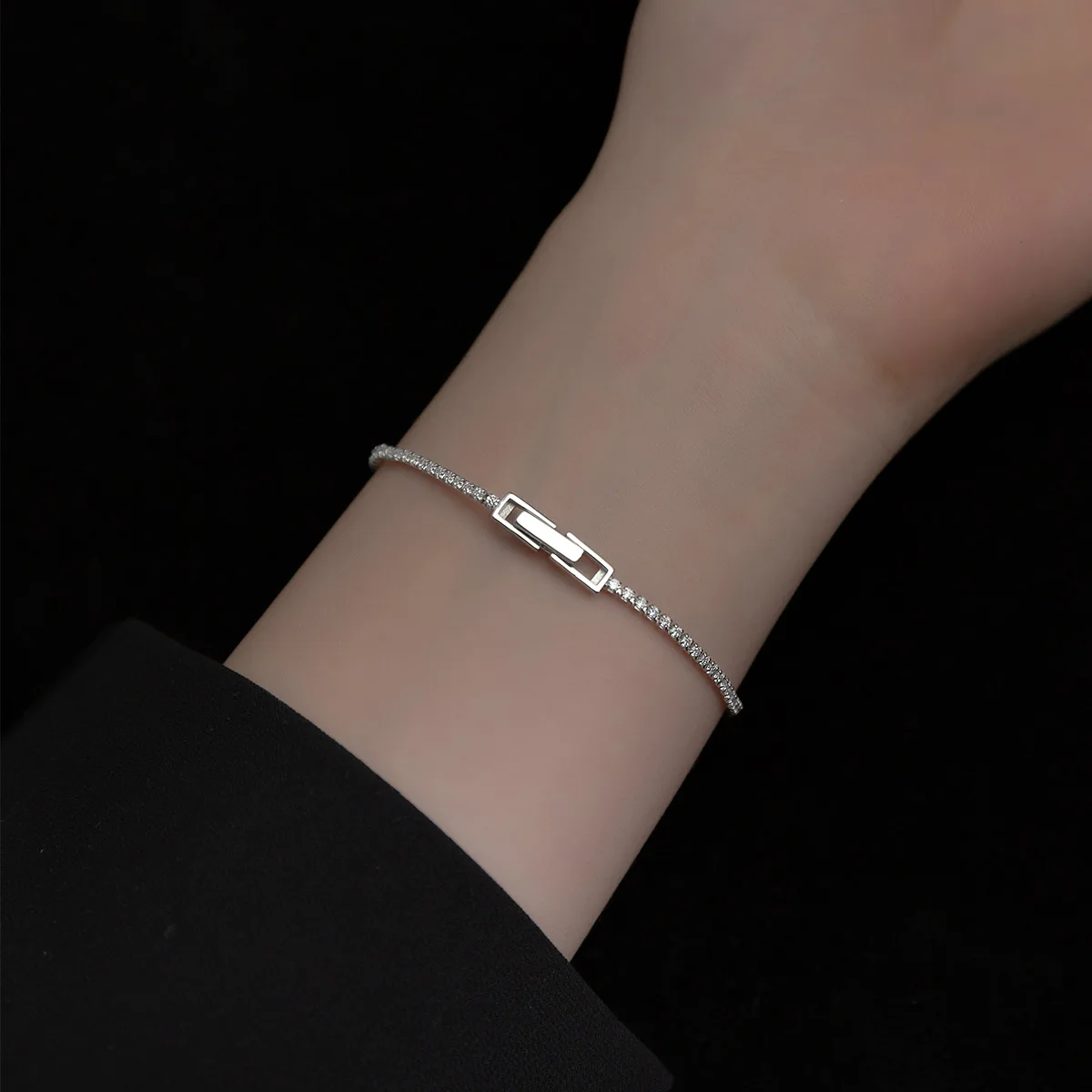 Женский браслет из серебра 925 пробы с квадратным цирконом длиной 16 см