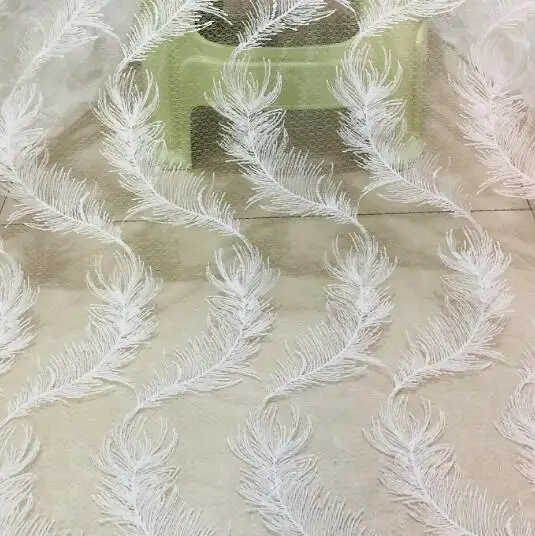 2 ярда Роскошная марлевая швейцарская вуаль кружевная ткань с вышивкой перьев