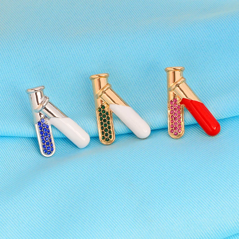 Брошь в виде трубки с эмалью колбой | Украшения и аксессуары