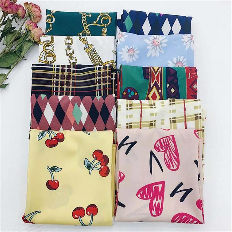 

2020 new hijab scarf women bandana silk scarf foulard femme hair scarf Versatile Small kerchief Small silk scarf decorate flower