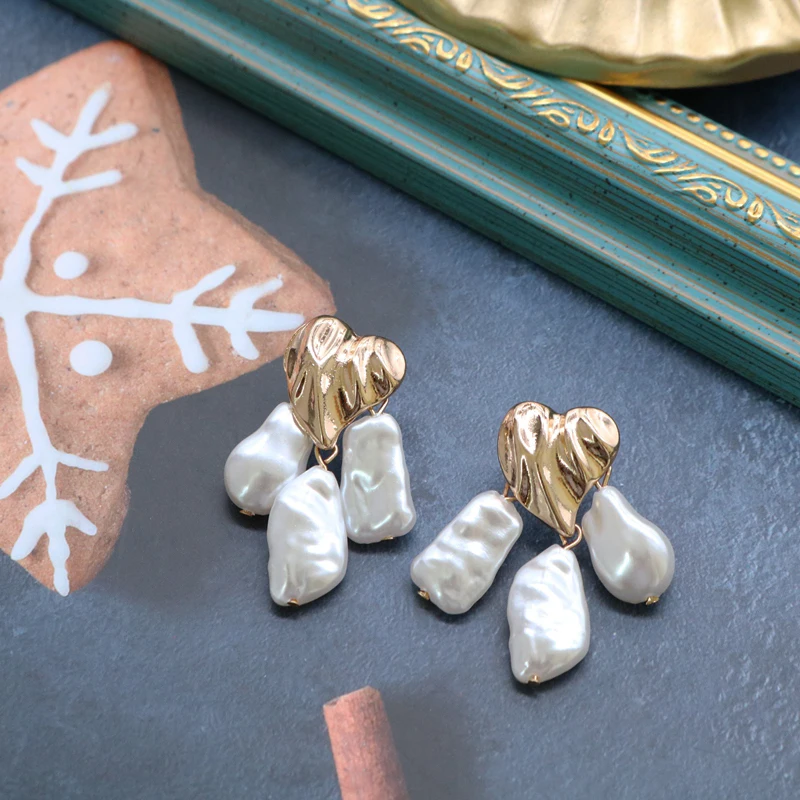 

Irregular Imitated Pearl Earring Stud Creative Dangle Light Weight New Designs Sweet Heart Texture Modern Female Party Wedding