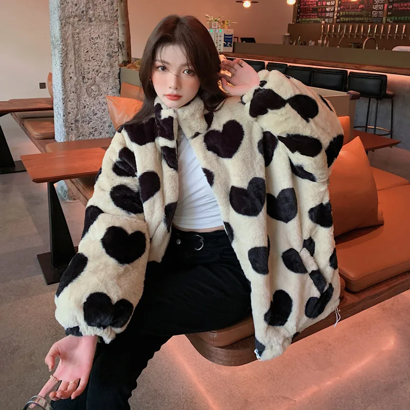 

2022 Winter Women Warm Faux Fur Coat Love Heart Pattern Coat Women Warm Plush Coat Classic Coat Loose