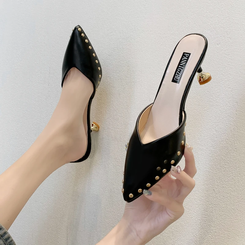 

Шлепанцы женские, с закрытым носком, на среднем тонком каблуке, с заклепками, весна 2021