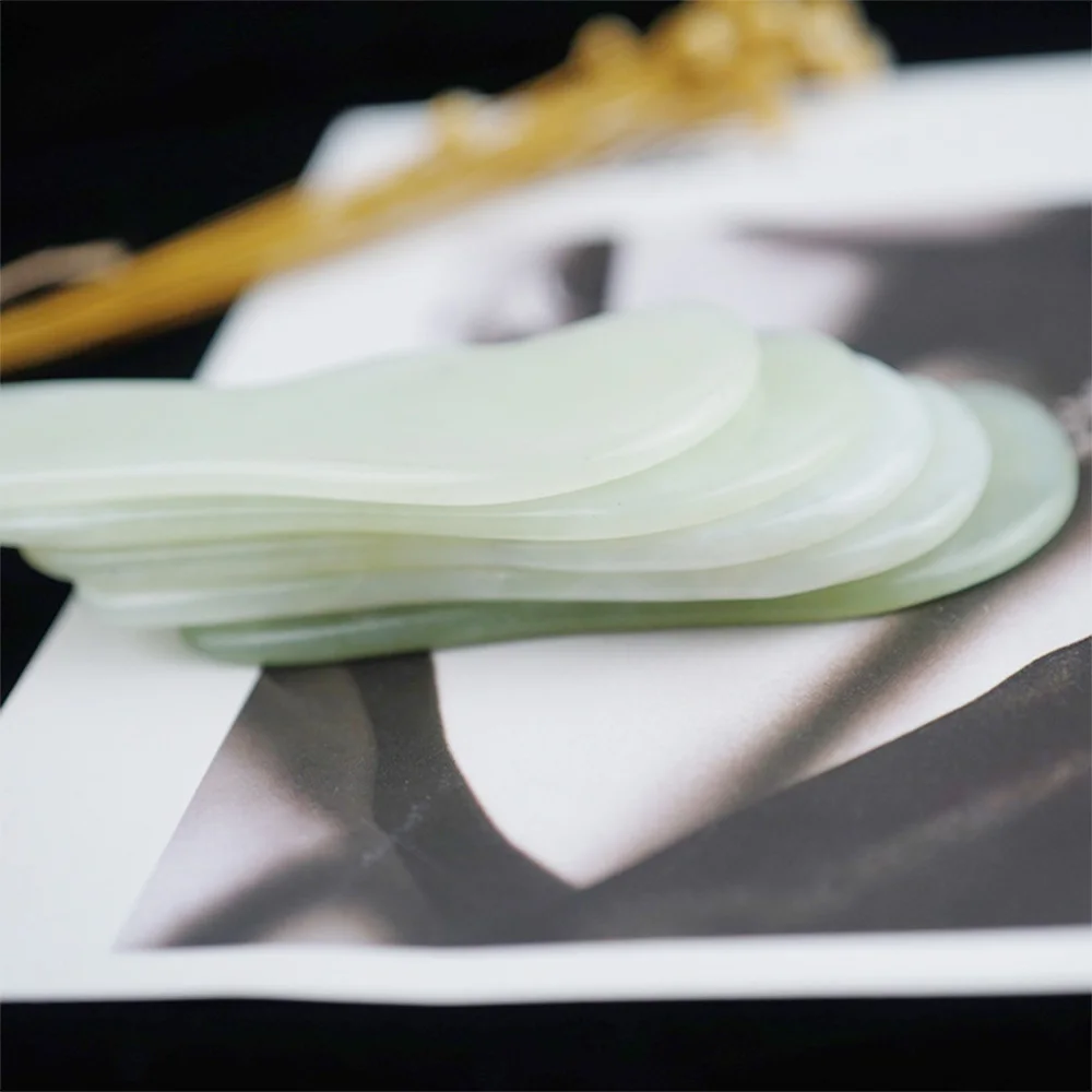 

2pcs Natural Shaped Jade Massaging Board Scraping Plate Tools Beauty Skin Care Tool for (Light Green)
