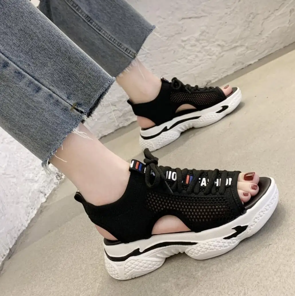 

Summer Mulher Sneakers 2021 Novas Sandals Espritivas Moda Malha Sapatos Casuais Sandals De Plataforma De Sola Macia