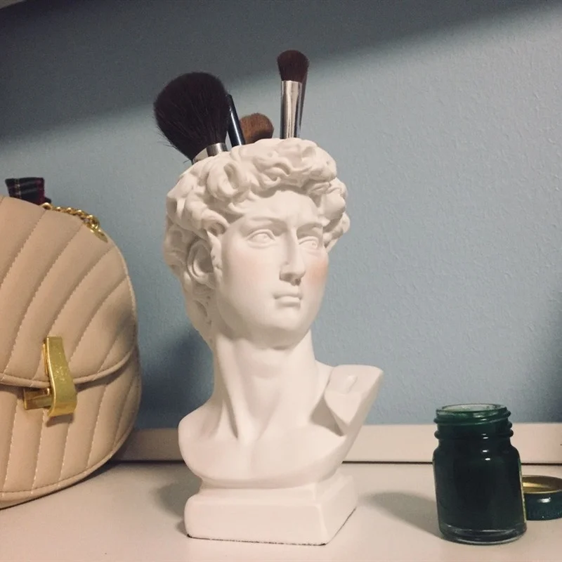 

Pen Holder Creative David Sculpture Resin Desk Organizer Makeup Brush Organizer Flower Pot Vase Resin Art Craft Decor 2021 New