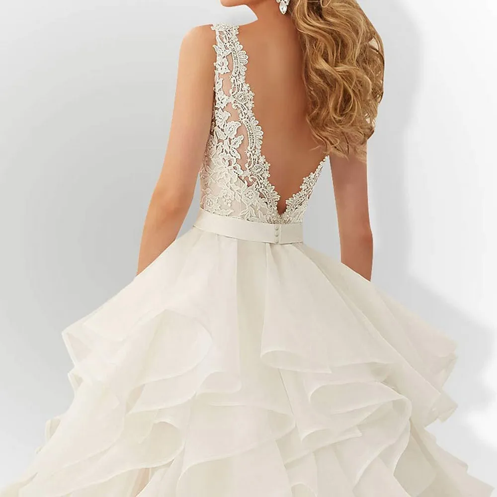 

Ruffled Princess Ball Gown Wedding Dresses Beading Backless Wedding Gowns