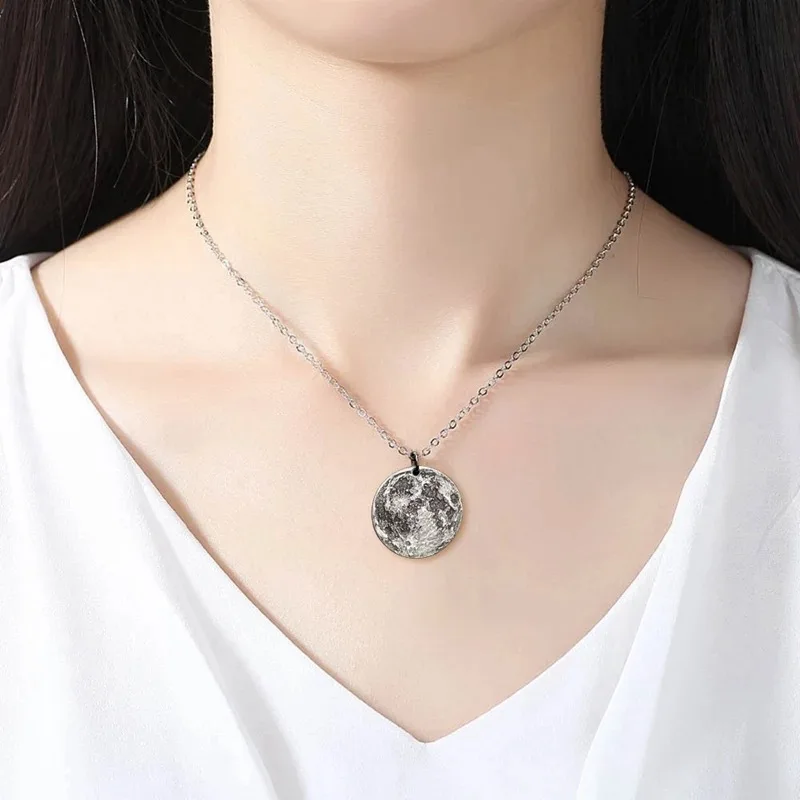 

Moon Surface Coin Necklace European and American Retro Lunar Commemorative Coins Pendant Goth Vintage Men's Chain Choker Gothic