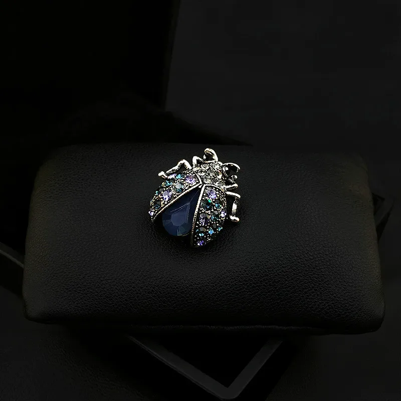

Retro Ladybug Small Brooch for Women Suit Men Badge Corsage Elegant Insect Brooches Pin Clothing Accessories Rhinestone Jewelry