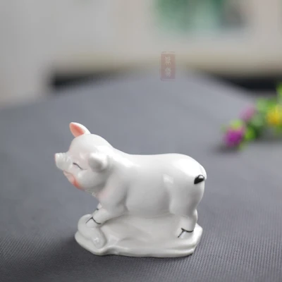 

Ceramic zodiac Ceramic painted pig, horse and pig evil cows Fengshui office household jewelry Simple moder handicraft decoration