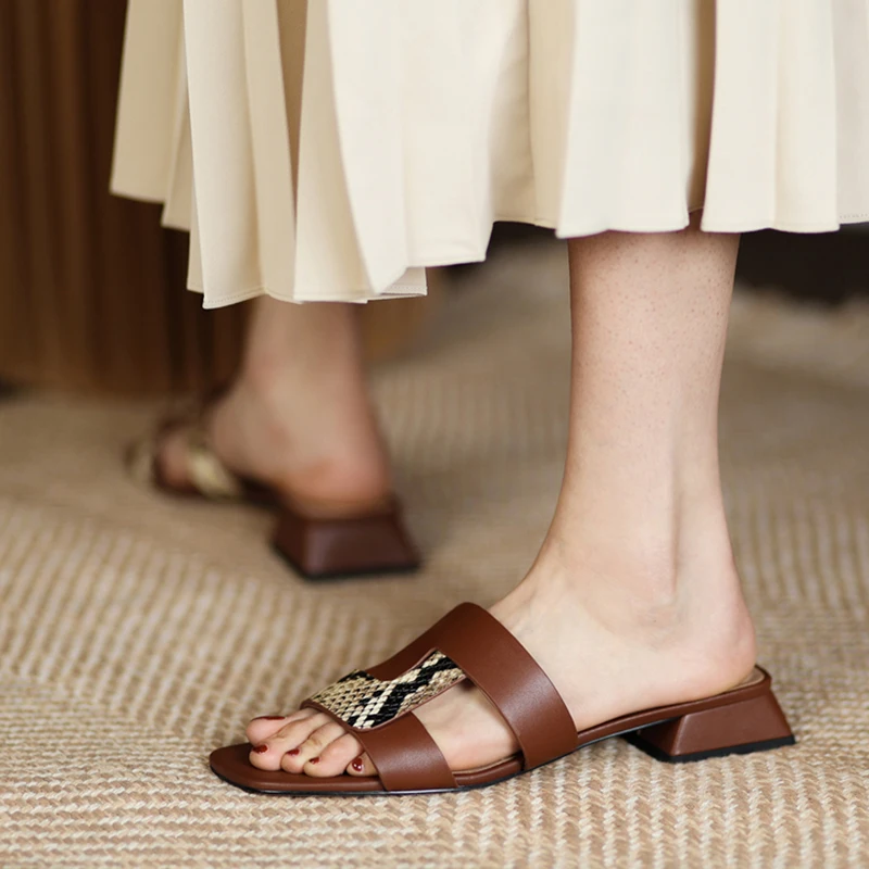 

Vintage Women's Slippers 2021 New Summer Fashion Women Thick Heels Heels Sandals Top Quality Newest Working Casual Shoes Woman