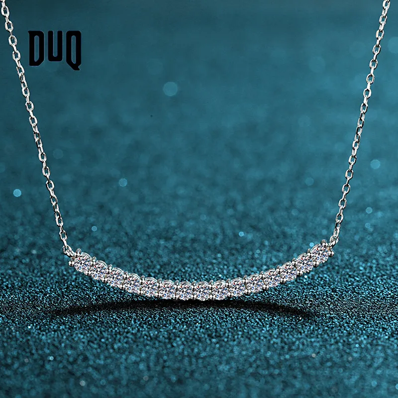 

DUQ Moissanite Necklace 925 Sterling Silver 0.45CT/0.9CT Round Cut Solitaire Pendant Necklace for Women, Promise, Gift