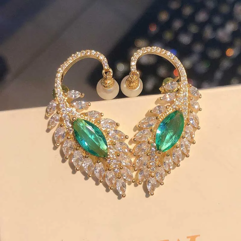 

Vintage Luxury Pearl Stud Earrings Inlay Green AAA Cubic Zircon Europe America Feather Jewelry For Women Wedding Engagement Gift