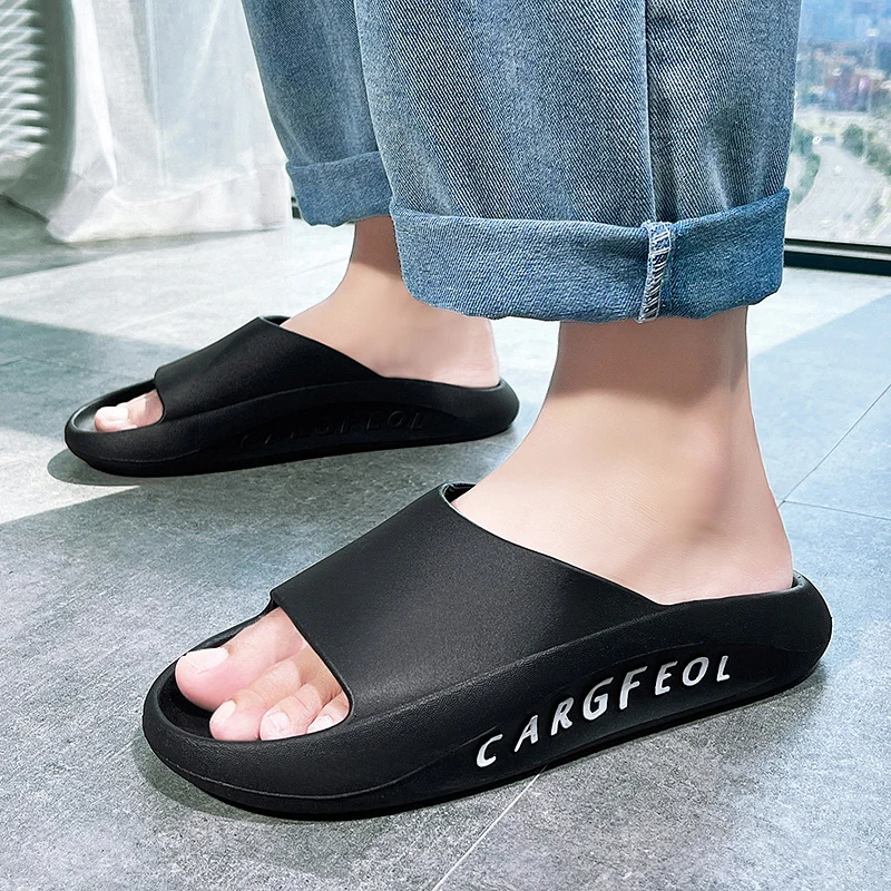 

Summer Sell Well Men Slippers Home Soft Bottom Bathroom Light Living Room Fashion Swimming Pool Non-slip Black Gold Men Shoe