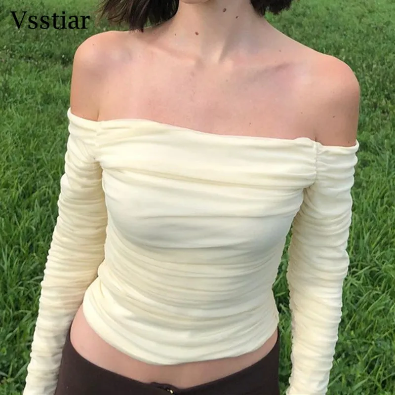 Vsstiar-Camiseta de malla con cuello oblicuo para chica, Top corto de manga larga fruncido, ropa de calle con hombros descubiertos, camisetas de moda Y2K