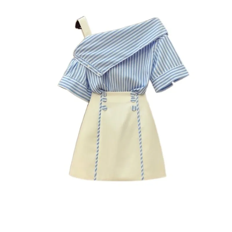 Женский летний костюм в полоску блузка с косым вырезом-лодочкой и короткая