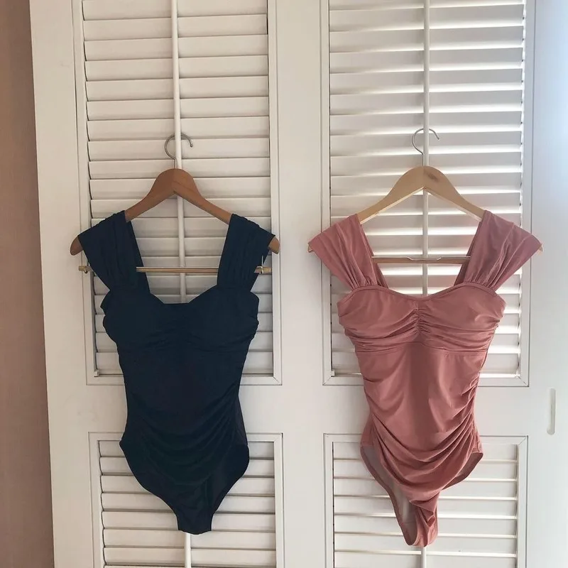 

2020 New Net Red Summer Solid Color Pleated One Piece Swimsuit for Women Conservative Show Thin Hot Spring Holiday Swimsuit