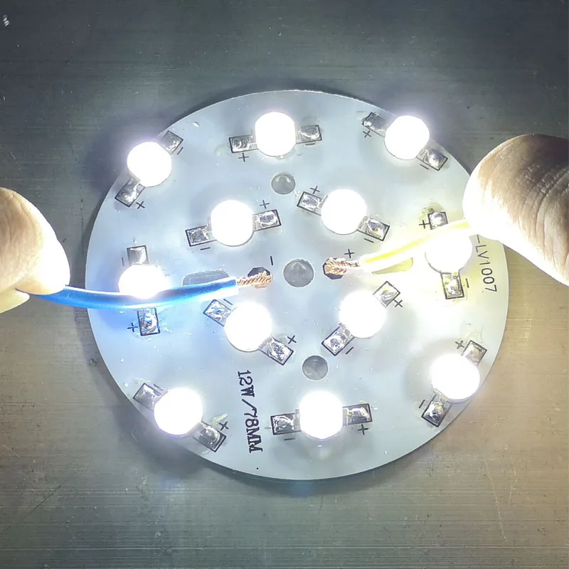 Светодиодный светильник с излучающими диодами светодиодный фонарик для